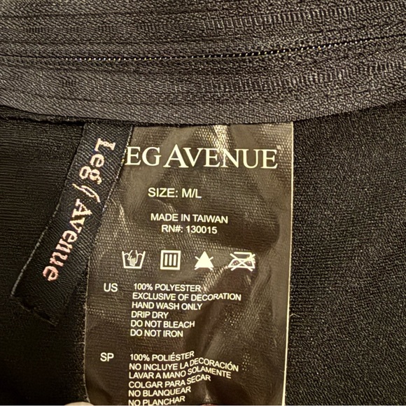 Women’s “Bavarian Beauty” Beer Maid Halloween Costume, M/L - Picture 12 of 12